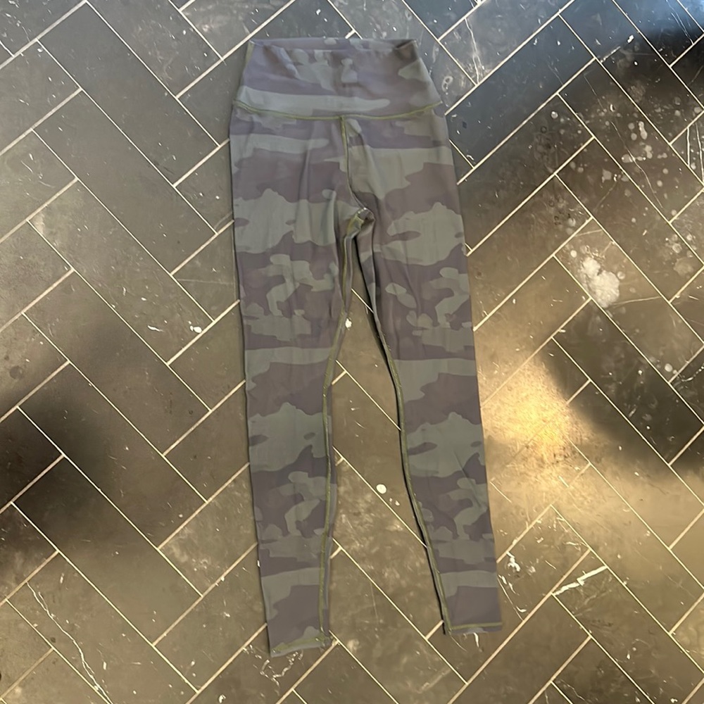 Alo high waist camo leggings size M